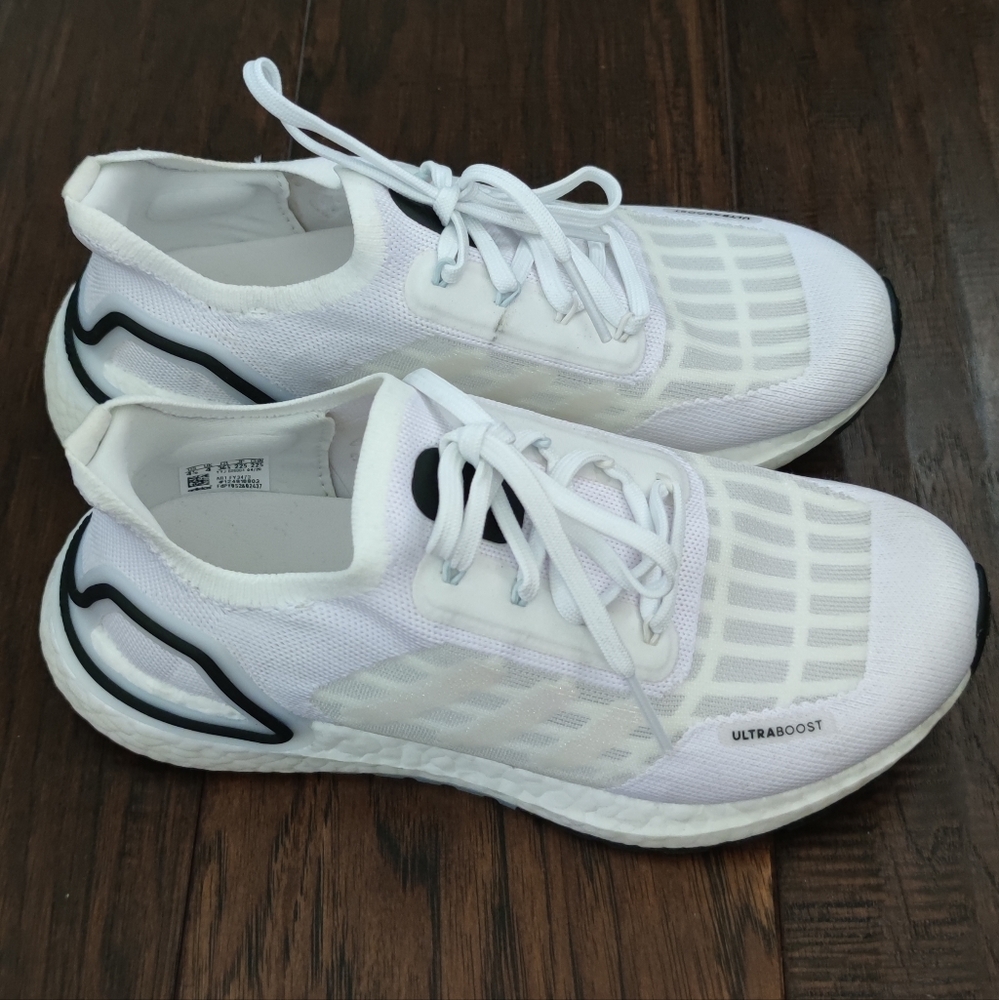 Adidas Ultraboost running shoes size mens/ youth 4.5. Never been worn.